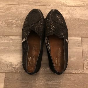 TOMS size 3 slip on shoes